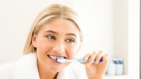 How to whiten teeth naturally