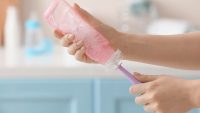 Cleaning and sterilising your baby’s bottles